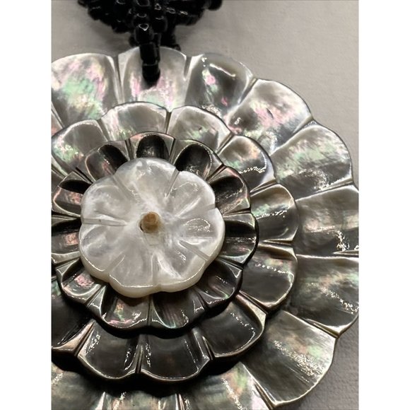 Mother of Pearl MOP Irresistible Gray Colors Flower 16" Necklace Seed Beads - Picture 5 of 10